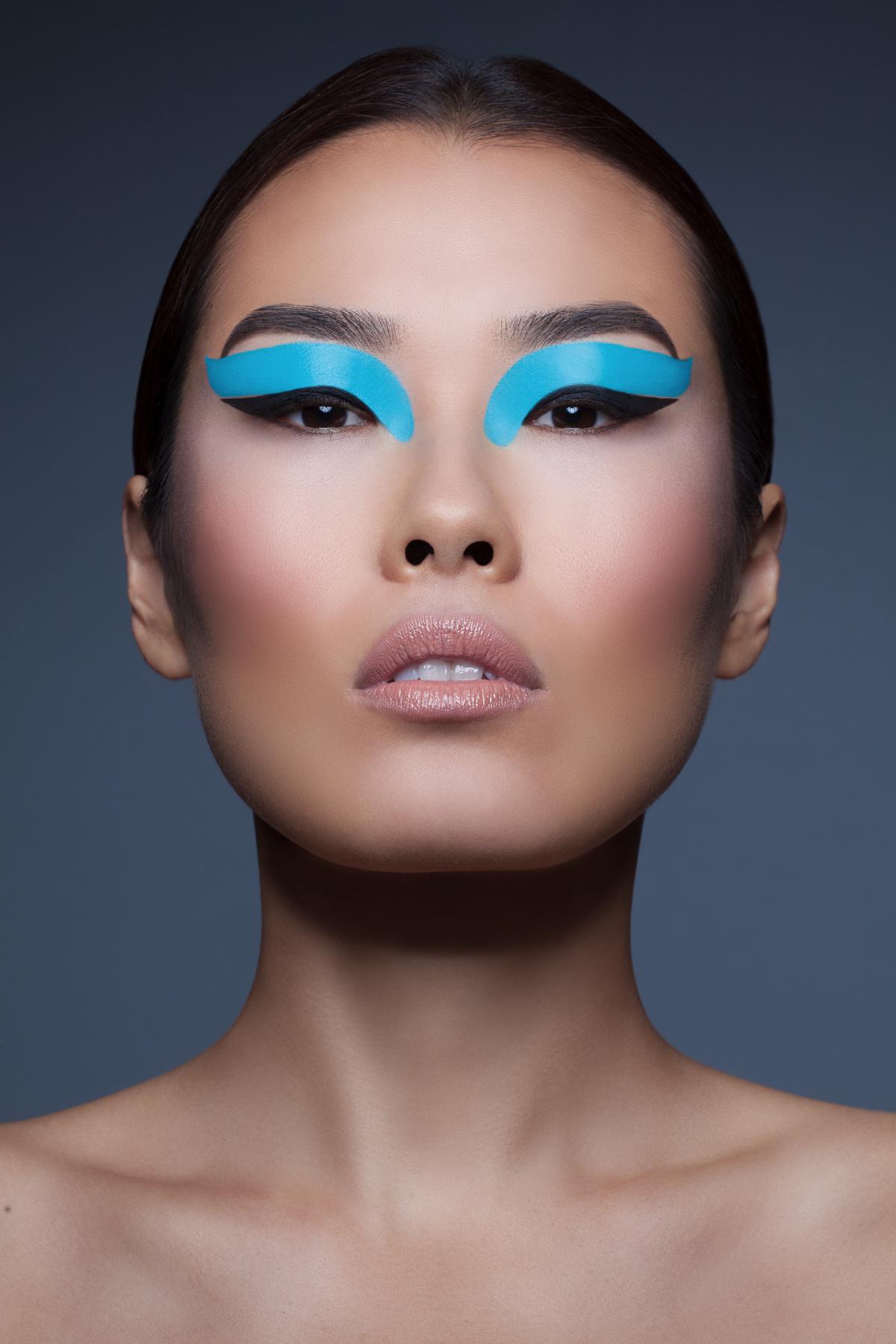 Aqua Eye Makeup