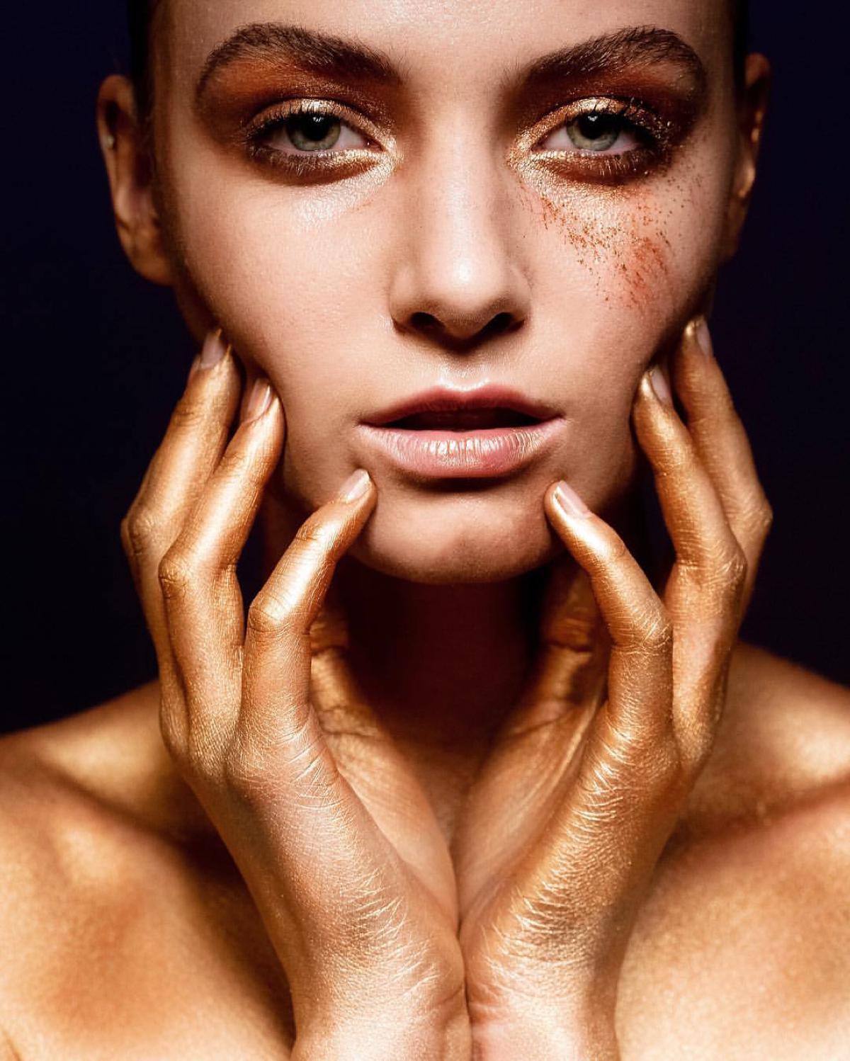 Bronze Makeup