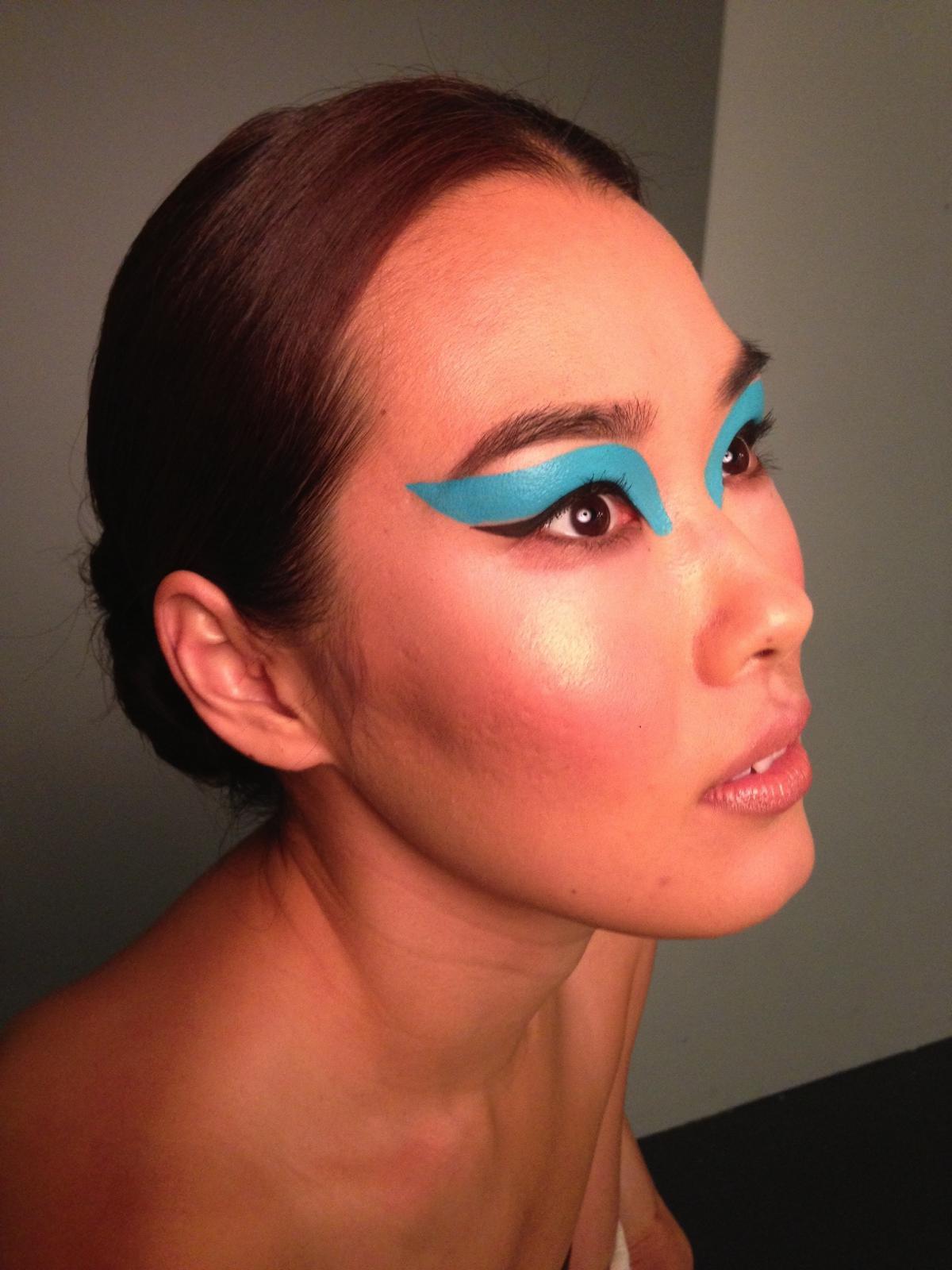 Teal Eye Makeup BTS